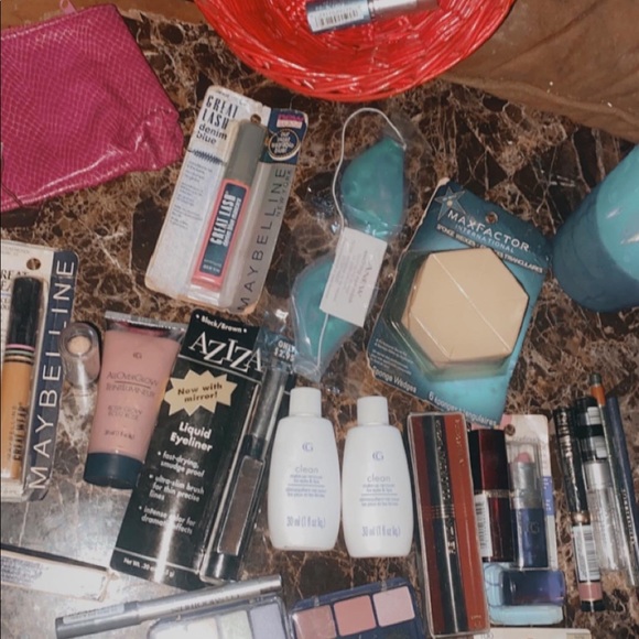 Makeup - Picture 4 of 6